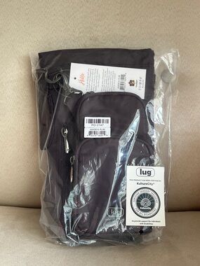 NWT Lug Huggie XL Crossbody Bottle Holder in Plum